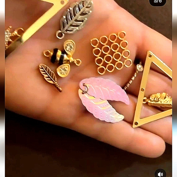 Bee Pendant - Picture 5 of 7